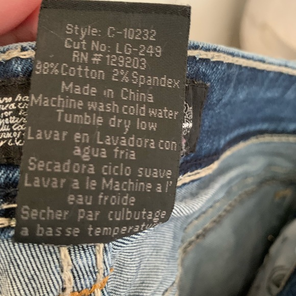 Cello Dark wash with beautiful embellishments on the back pockets. - Picture 2 of 5